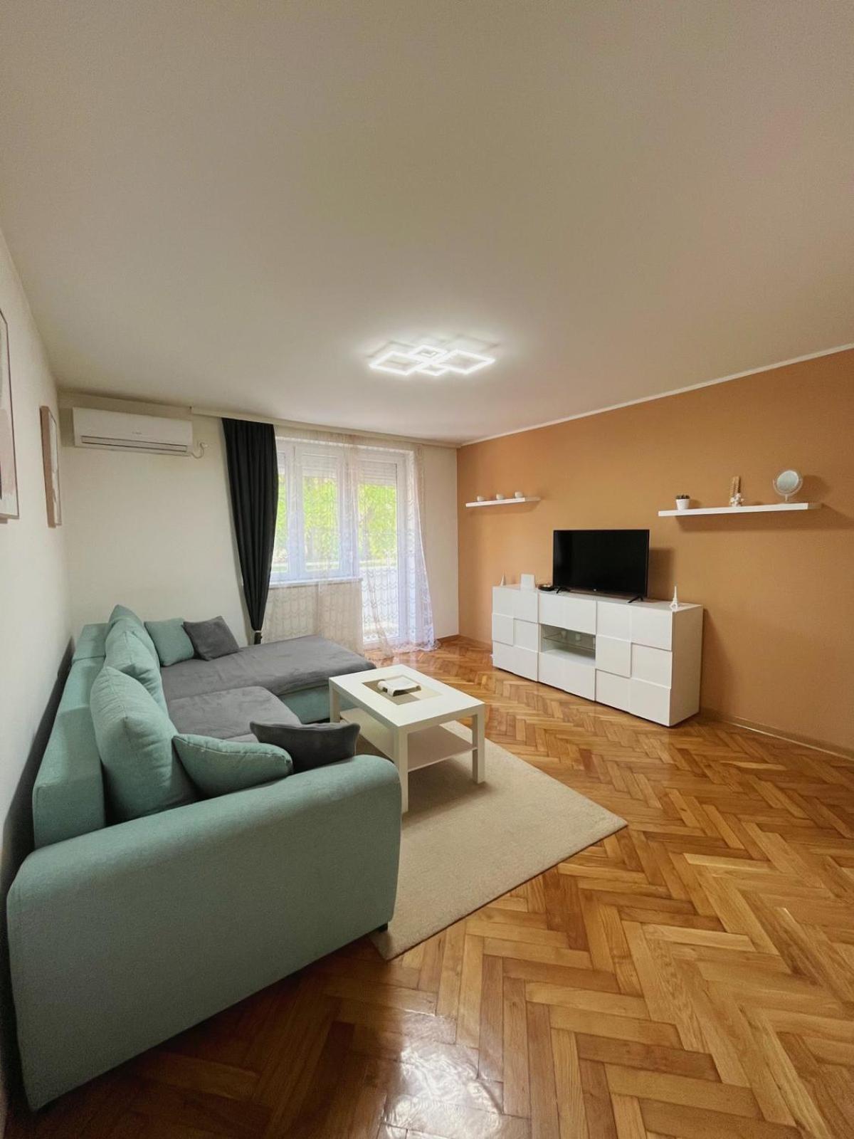 Apartman Jovana Сремска-Митровица Экстерьер фото